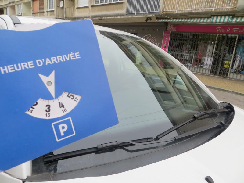 Les disques de stationnement n'indiquent plus l'heure de départ