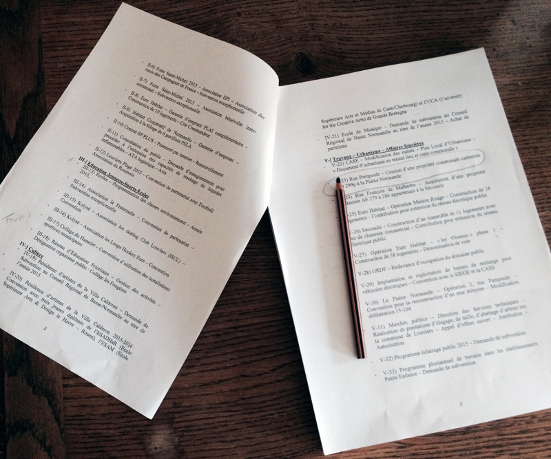 Un ordre du jour historiquement creux : on expédie quelques affaires courantes et c'est tout.