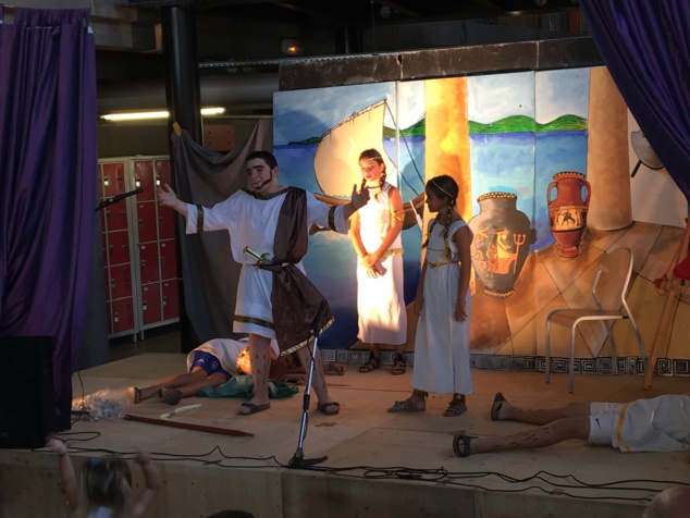 Teatru in cullegiu !