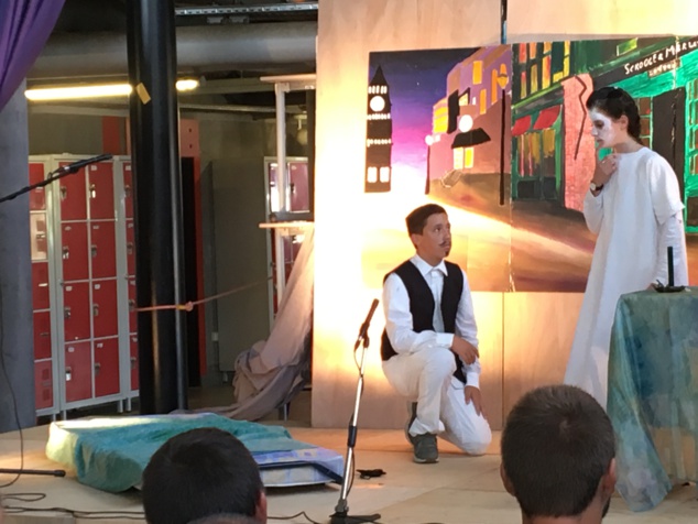 Teatru in corsu è in inglese