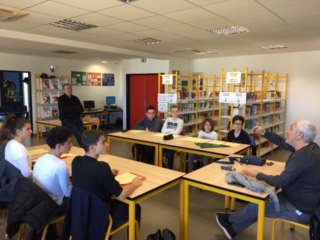 Henri Olmeta era l'invitatu di a webradio di u cullegiu Henri Olmeta era l'invitatu di a webradio di u cullegiu