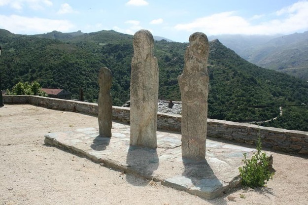 E trè stàntare di u paese di Pieve