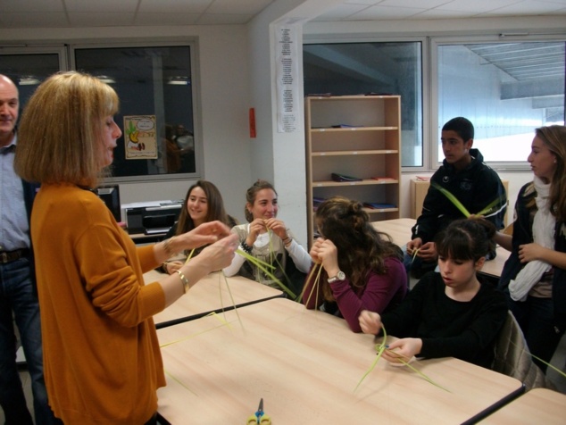 Mma Antonetti mostra cum'ellu si face.