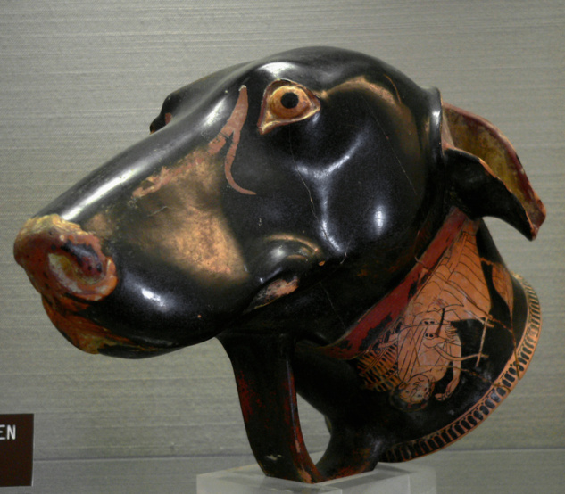 Rhyton in forma di faccia di cane