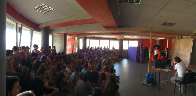 I ritratti di a pezza di teatru à u cullegiu