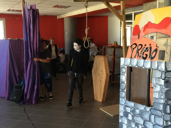 I ritratti di a pezza di teatru à u cullegiu