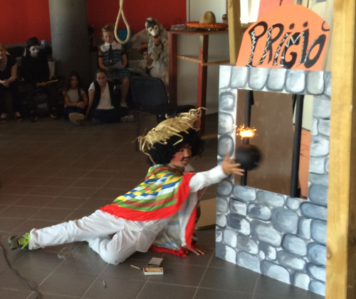 I ritratti di a pezza di teatru à u cullegiu