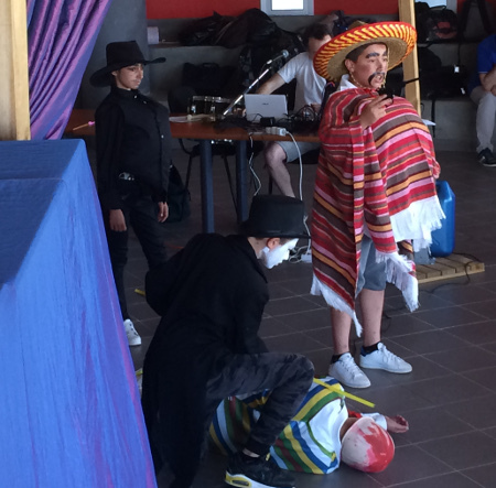 I ritratti di a pezza di teatru à u cullegiu