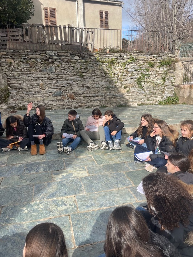 E 5B2 in visita à u Museu di Merusaglia  facenu l'intervista di Nunzia Marchetti