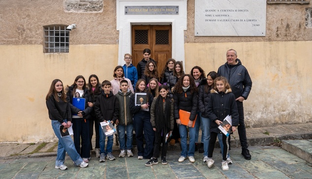 E 5B2 in visita à u Museu di Merusaglia facenu l'intervista di Nunzia Marchetti E 5B2 in visita à u Museu di Merusaglia facenu l'intervista di Nunzia Marchetti