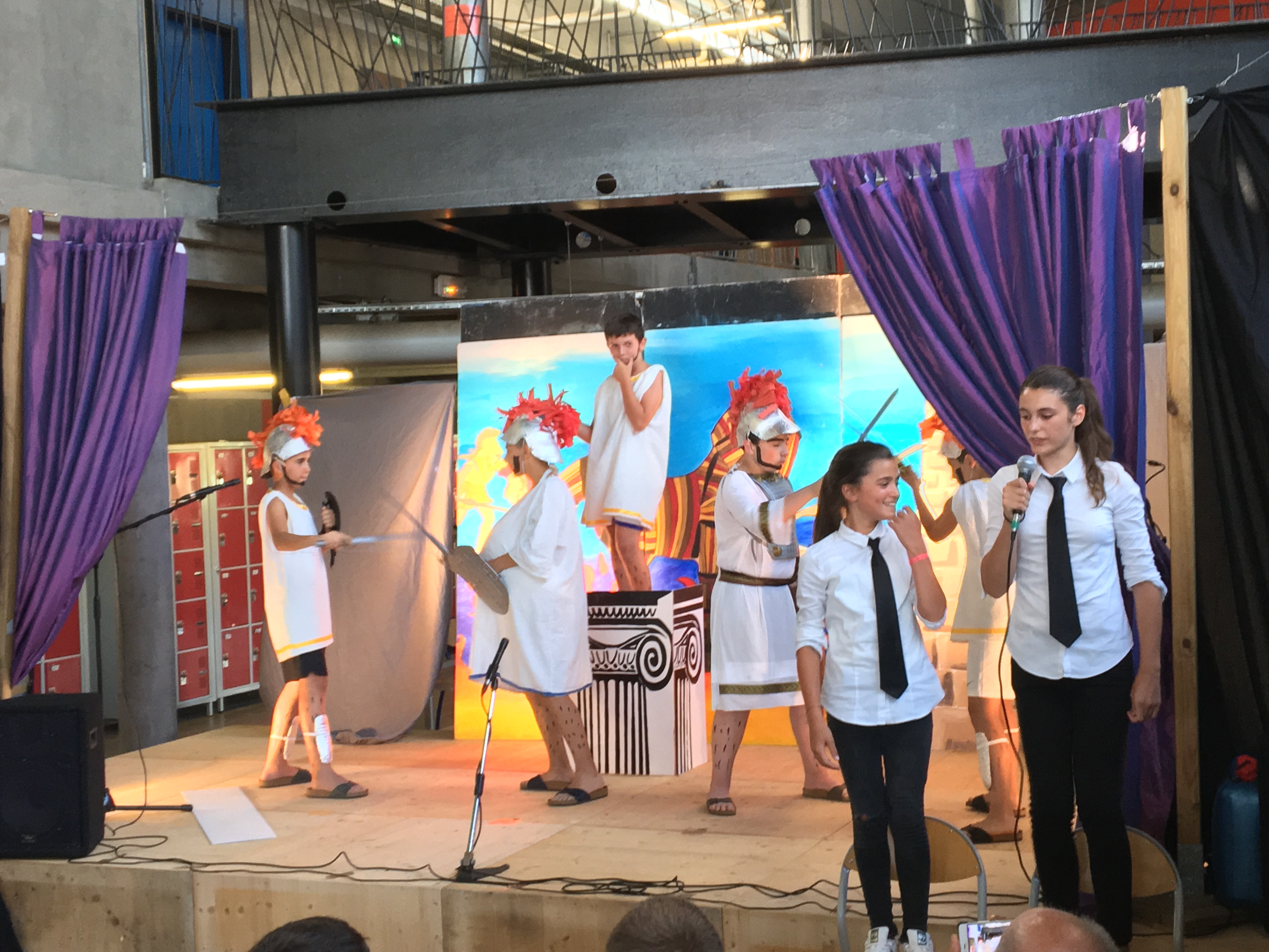 Teatru in cullegiu !