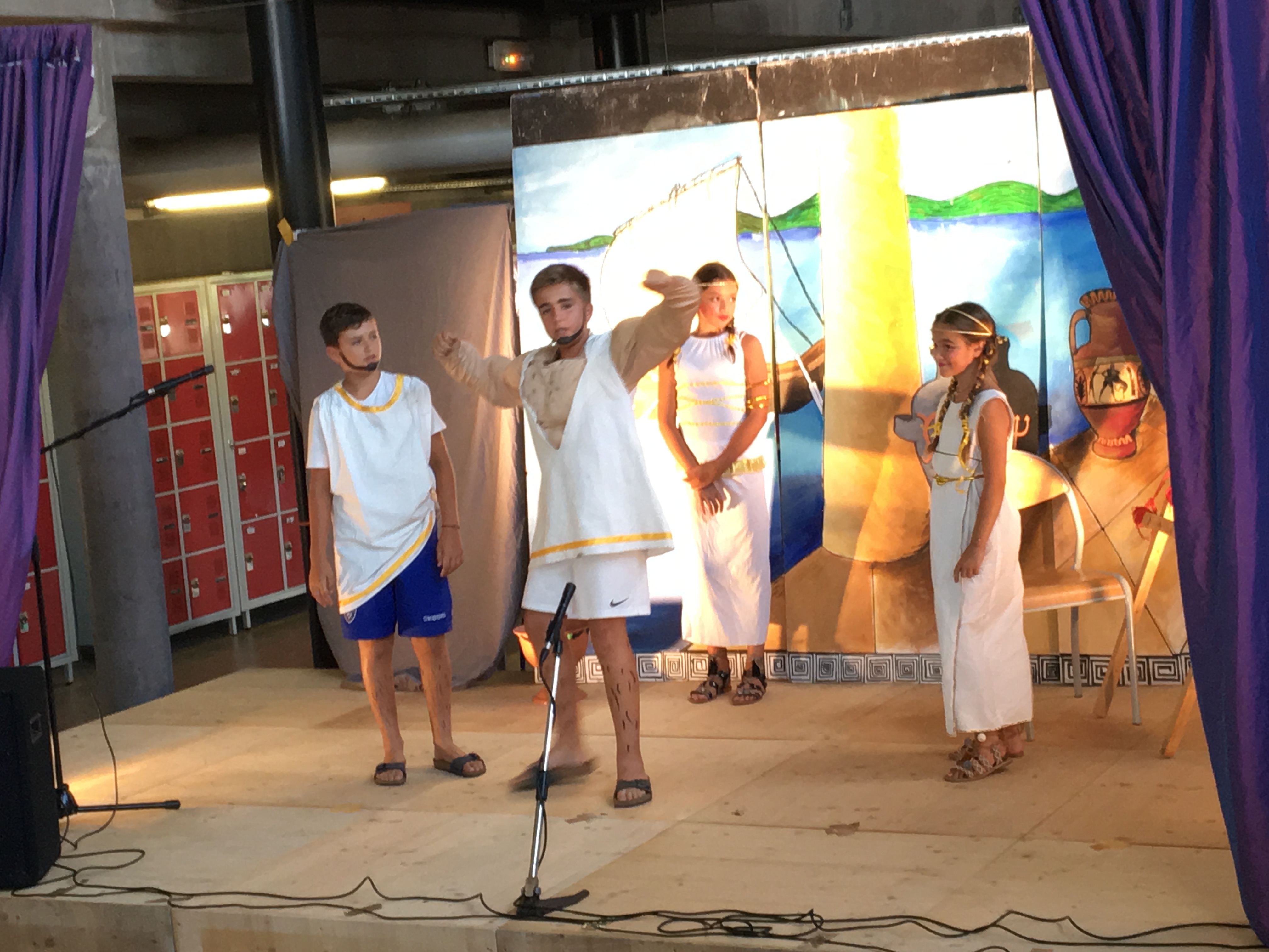 Teatru in cullegiu !