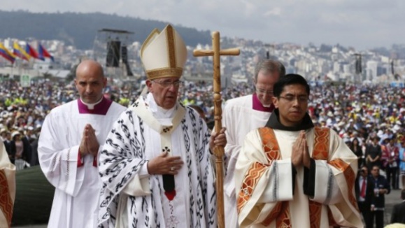 Messe présidée par le pape François au parc du Bicentenaire à Quito, Équateur, le 7 juillet 2015 (Photo Sel + Lumière) Messe présidée par le pape François au parc du Bicentenaire à Quito, Équateur, le 7 juillet 2015 (Photo Sel + Lumière)