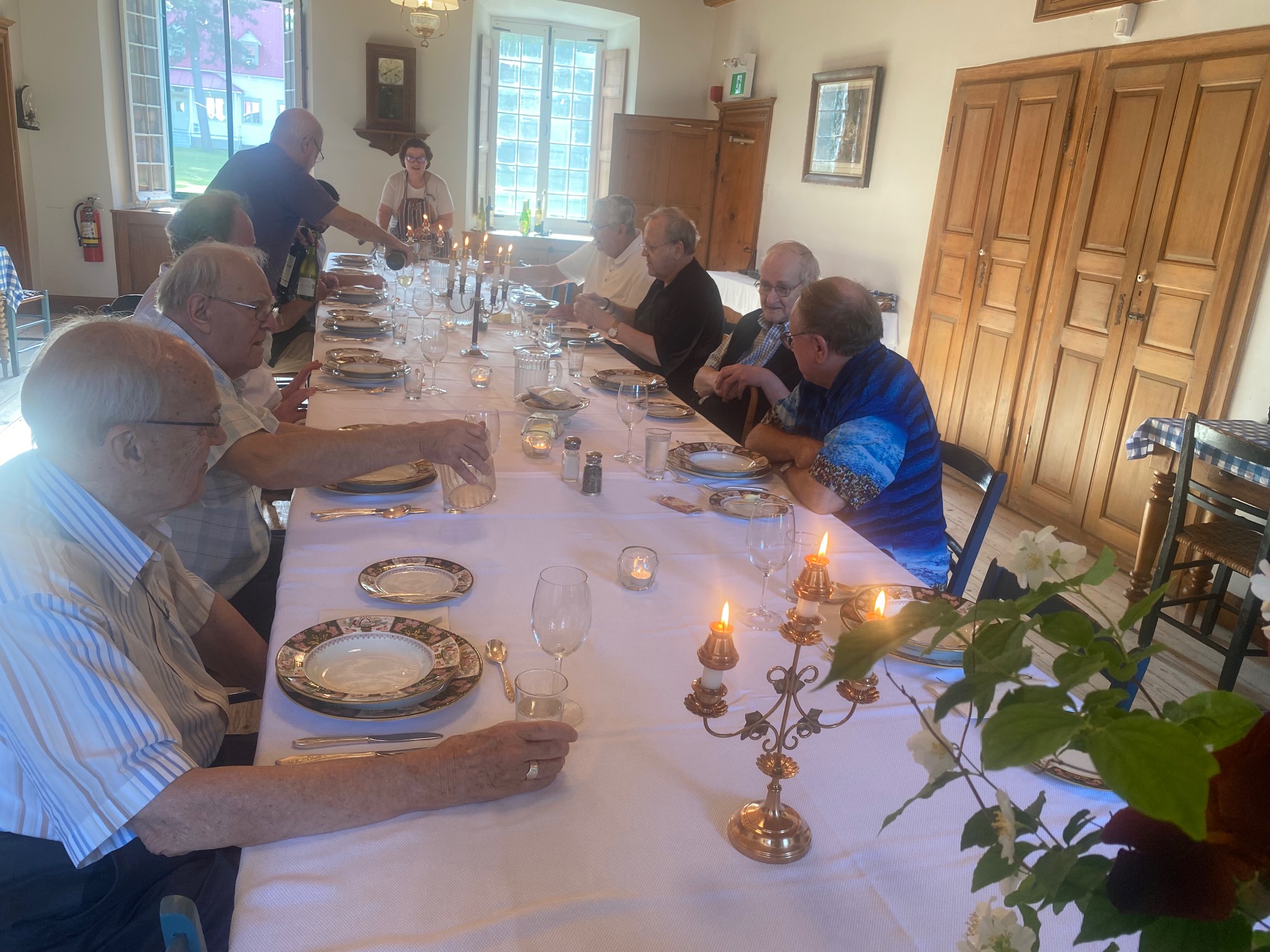 Repas de fête à Petit Cap (Crédits photo :  H. Giguère)