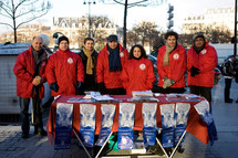 L'association organise un stand d'information sur la place d'Italie
