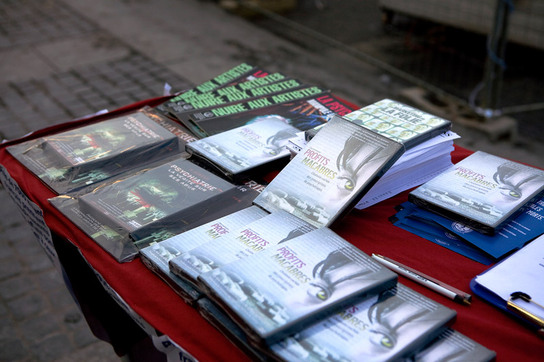 L'association organise un stand d'information sur la place d'Italie
