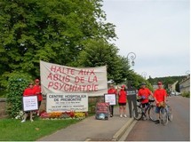 Ils pédalent comme des fous contre les abus en psy - août 2010