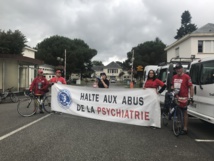 Raid à vélo contre les abus psychiatriques ! 500 kms parcourus à vélo et 9 manifestations devant les hôpitaux psychiatriques se trouvant sur l’itinéraire Raid à vélo contre les abus psychiatriques ! 500 kms parcourus à vélo et 9 manifestations devant les hôpitaux psychiatriques se trouvant sur l’itinéraire