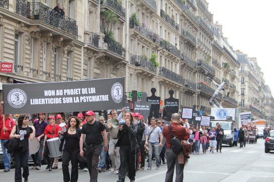 1 000 PERSONNES POUR DIRE NON AU PROJET DE LOI LIBERTICIDE SUR LA PSYCHIATRIE !