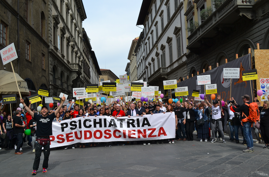 Manifestation de la CCDH contre le Congrès européen de psychiatrie !  Florence - Italie