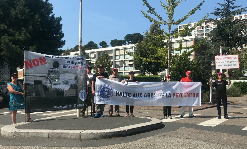 La CCDH a organisé du 26 au 29 août 2019 un périple de 15 manifestations pour dénoncer l'utilisation abusive des chambres d'isolement et la contention dans 15 établissements psychiatriques se trouvant sur leur route :