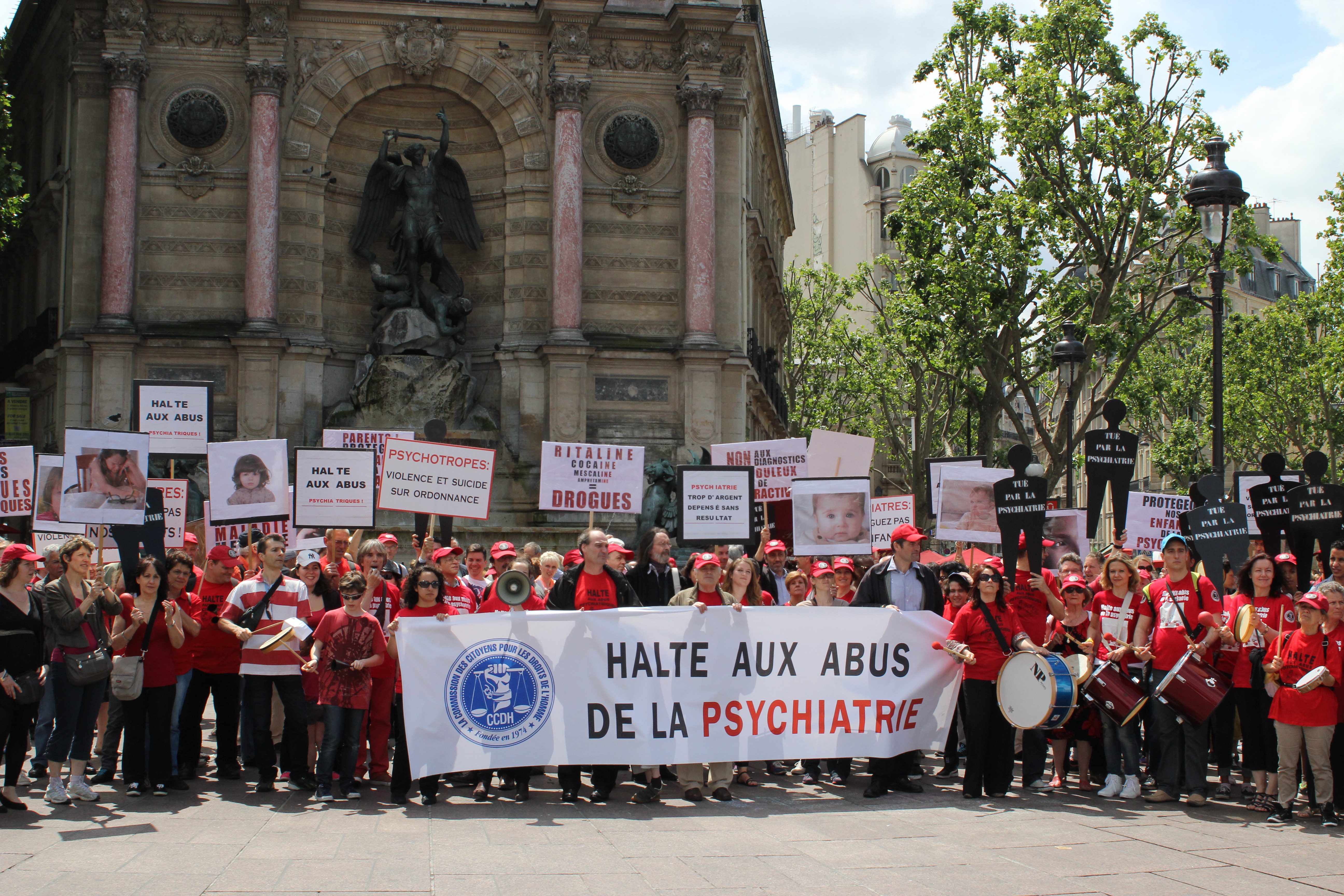 La CCDH dans les rues de Paris pour que les psychiatres ne droguent plus nos enfants !