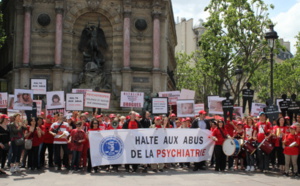 Manifestation contre les abus de la psychiatrie devant le CHI de Meulan, récemment condamné par le TGI de Versailles