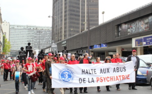 La CCDH dans les rues de Paris pour que les psychiatres ne droguent plus nos enfants !