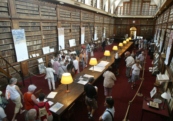 La bibliothèque municipale La bibliothèque municipale