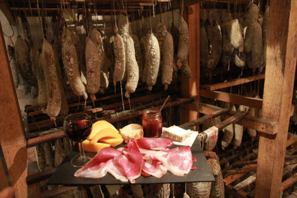 François Albertini, charcutier nustrale à Loreto-di-Casinca François Albertini, charcutier nustrale à Loreto-di-Casinca