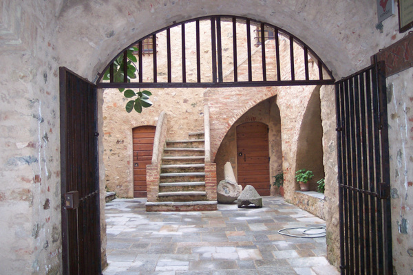 Aleria, porte d'entrée sur l'archéologie Aleria, porte d'entrée sur l'archéologie