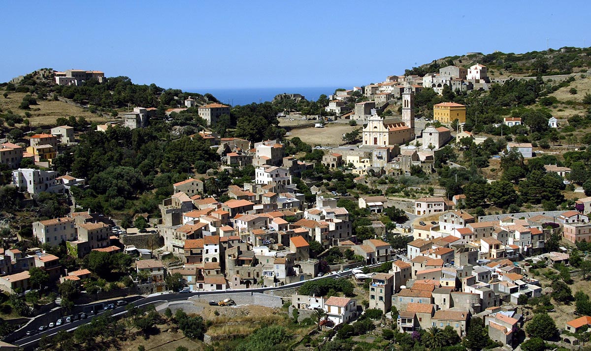 Corbara, un village à flanc de colline
