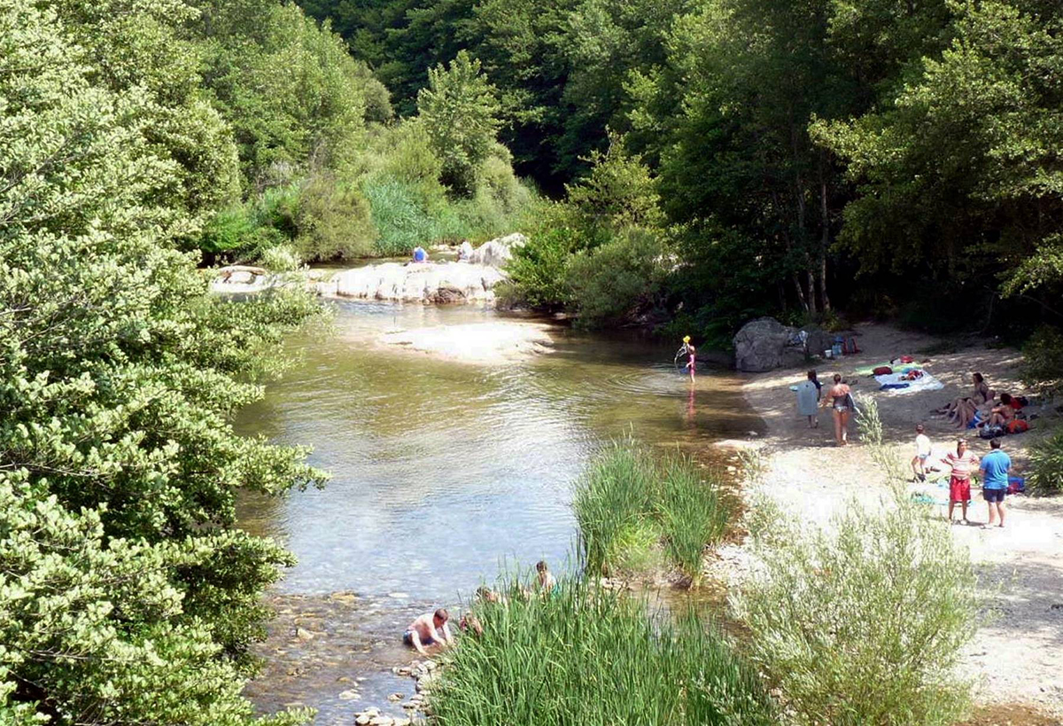 Baignade et histoire au pont « génois » du Rizzanese
