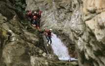 Sensation forte en canyoning dans les eaux de la Richiusa