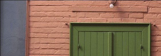 | ATTENTION A NE PAS TOMBER DANS LE DECOR !