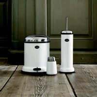 Le distributeur de savon complète la gamme Vipp.