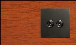 | ELEGANCE ET SOBRIETE AU SERVICE DE LA LUMIERE