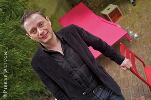 | TONY LEMALE, HOMME D'INTÉRIEUR