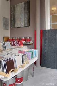 | AC MATIÈRE, À FLEUR DE MUR