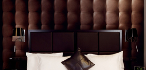 PAPIER PEINT ENTRE MOTIFS ET ILLUSIONS