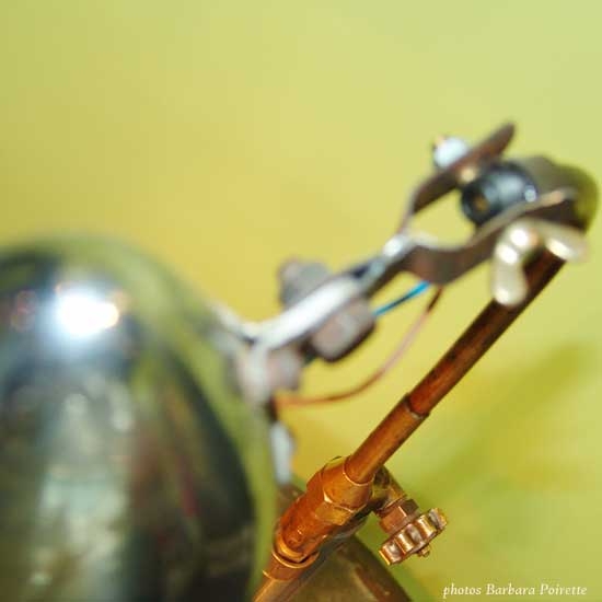 DES LAMPES ET DES SCULPTURES