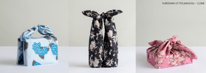 Les furoshikis d’UNIQLO : des emballages en tissu selon la tradition japonaise Les furoshikis d’UNIQLO : des emballages en tissu selon la tradition japonaise