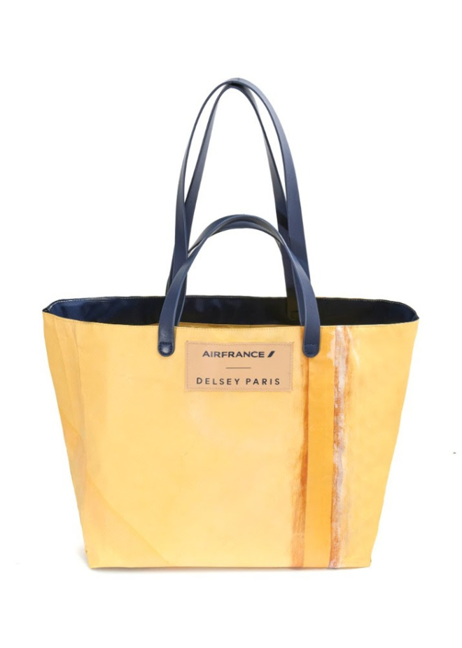 DELSEY PARIS et AIR FRANCE, pour un sac cabas exclusif, en version upcycling DELSEY PARIS et AIR FRANCE, pour un sac cabas exclusif, en version upcycling