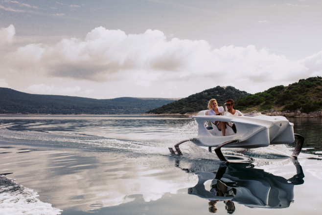 Quadrofoil : mi jet-ski mi bateau, l'hydroptère tout-électrique glisse enfin sur les flots