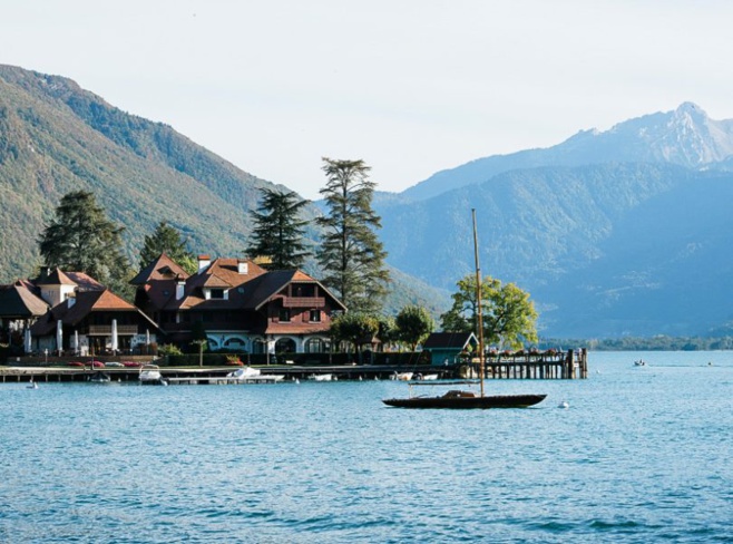 Séjour les pieds dans l’eau : l’Auberge du père Bise à Talloires-Montmin Séjour les pieds dans l’eau : l’Auberge du père Bise à Talloires-Montmin