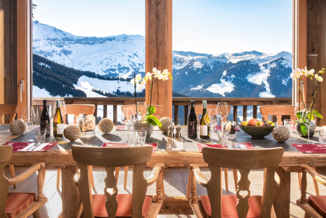 Four Seasons Hotel Megève s’inspire de la série Emily in Paris pour présenter "Une nuit au sommet" Four Seasons Hotel Megève s’inspire de la série Emily in Paris pour présenter "Une nuit au sommet"