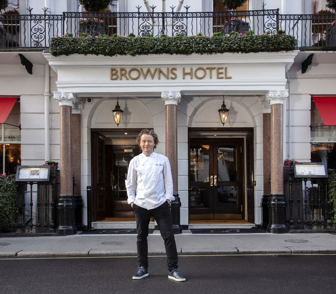 Tom Kitchin fait la démonstration de son concept « From Nature to Plate » au Brown's Hotel Tom Kitchin fait la démonstration de son concept « From Nature to Plate » au Brown's Hotel