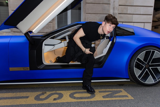 La Jaguar Type 00 fait sa première apparition dans les rues de Paris depuis son lancement La Jaguar Type 00 fait sa première apparition dans les rues de Paris depuis son lancement