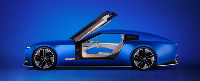 La Jaguar Type 00 fait sa première apparition dans les rues de Paris depuis son lancement