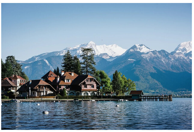 Maisons R&C pour une escapade au bord de l'eau : l’Auberge du père Bise – Jean Sulpice